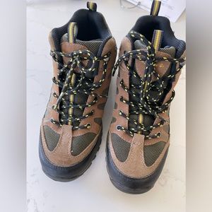 Bearpaw Wildwood Hiking Boots-Size 6